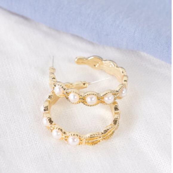 Elegant Gold Pearl Scalloped Hoop Earrings - Picture 4 of 12